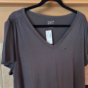 47 Women's Gray V-Neck Short Sleeve Tee